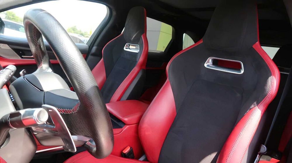 Jaguar F-PACE SVR      2022