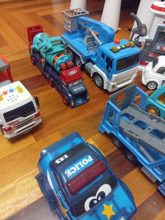 Машинки різні дитячі