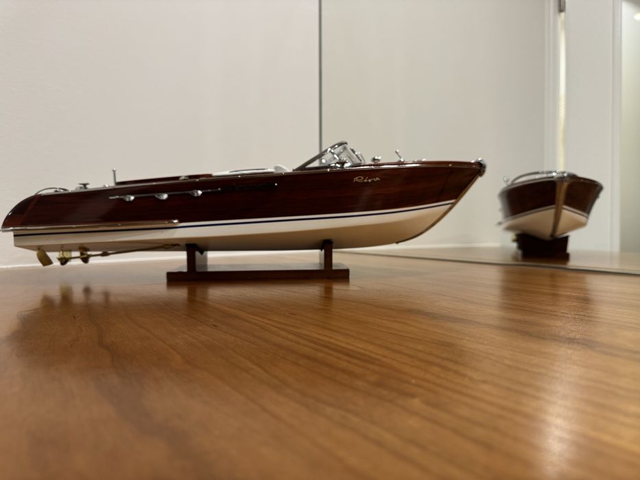 Miniatura Barco Riva Aquarama Estofes Brancos 53cm