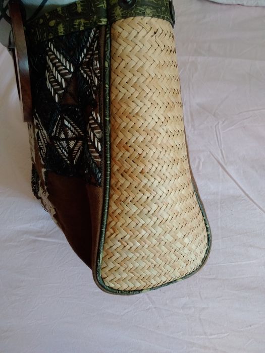 Mala marca Chesco castanha 25x35cm