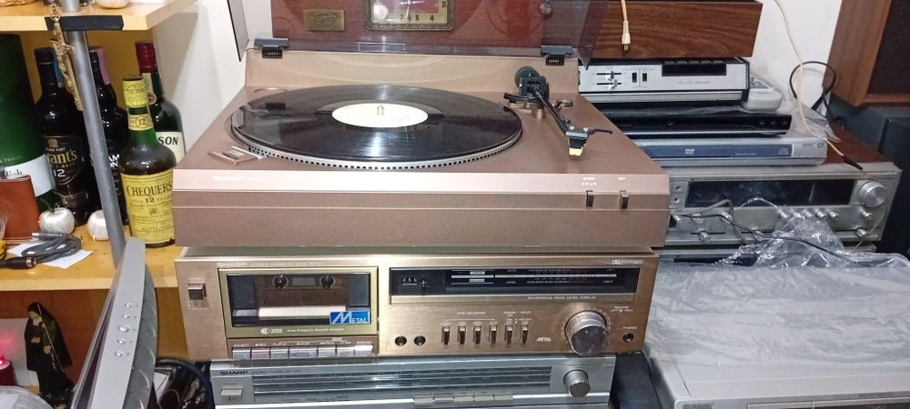 Radio gira discos cassetes amplificador SHARP