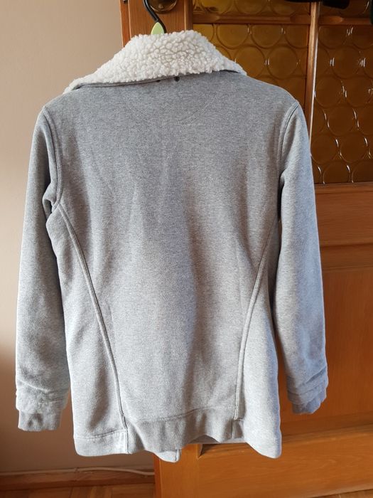 Bluza CONVERSE z kożuszkiem.