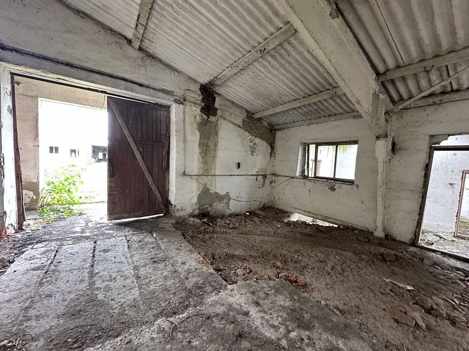Продам ферму в с. Живачів від Власника, споруди 20,400м2, 16,1га землі