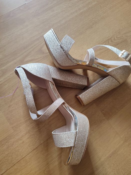 Nowe seksowne szampańskie szpilki 39 wesele błyszczące klocek