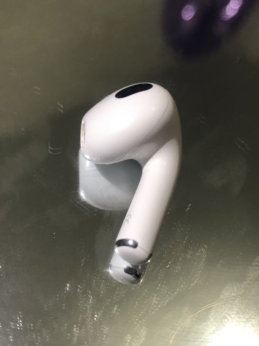 Продам один навушник airpods 3 правий