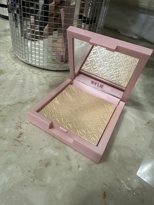 Kylie highlighter rozswietlacz 020 ice me out