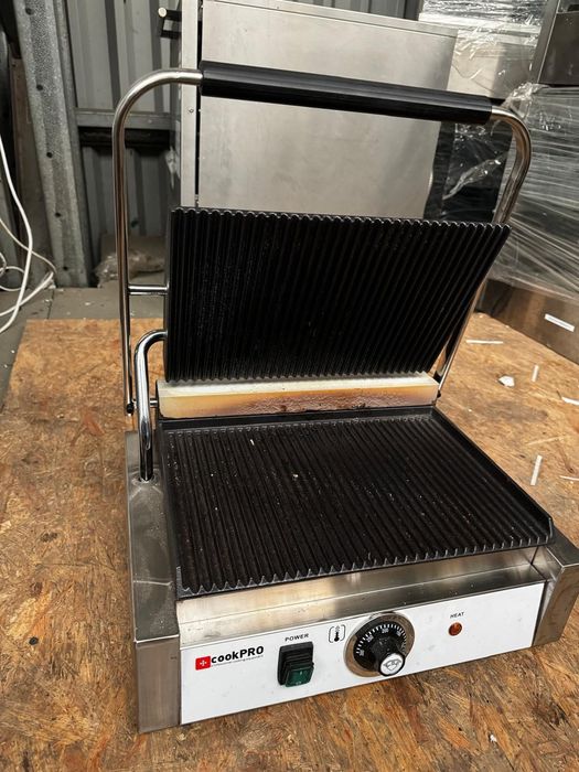 Grille gastronomiczne / opiekacze / roller do hot dogów – różne modele