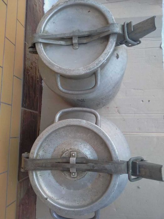 Продам бідони 25-27 л. у відмінному стані.