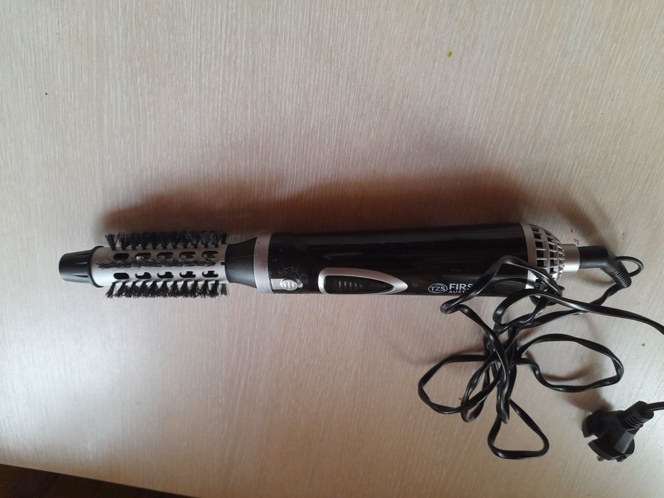 Фен-щітка  First Austria- 400 w. Виробник-Австрія.