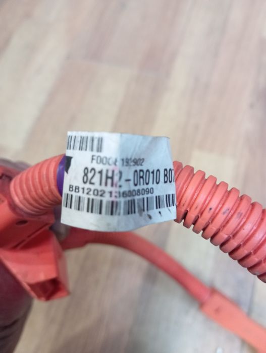 Високовольтний кабель  компресора кондиціонера Toyota RAV4 Hybrid. 821