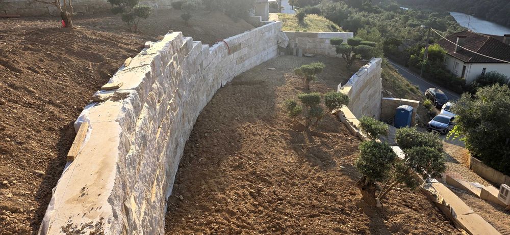 Piscinas e Muros em Pedra – Trabalhos Garantidos