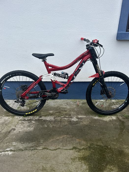 Bicicleta de donwlhill specialized big hit lll