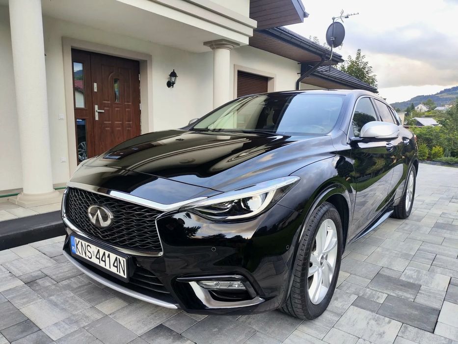 Infiniti Q30