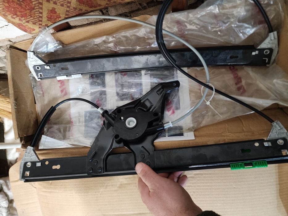 Отдам бесплатно стеклоподъемник ауди а6 с5