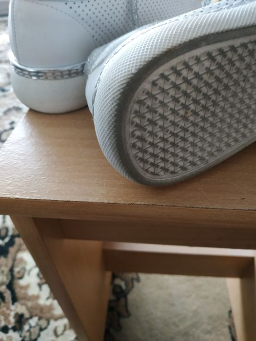 Białe buty skórzane rozm.36 Venezia