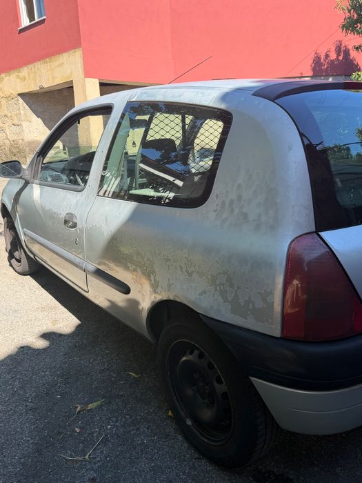 Renault Clio   1.9D. Ano 2000