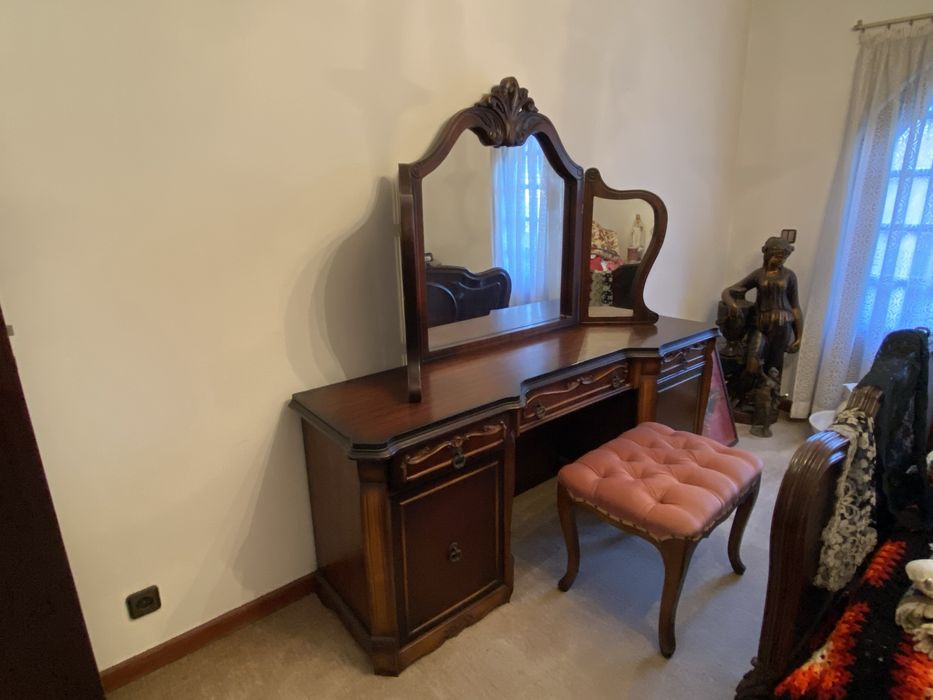 Cómoda/Pechiché com Banquinho
