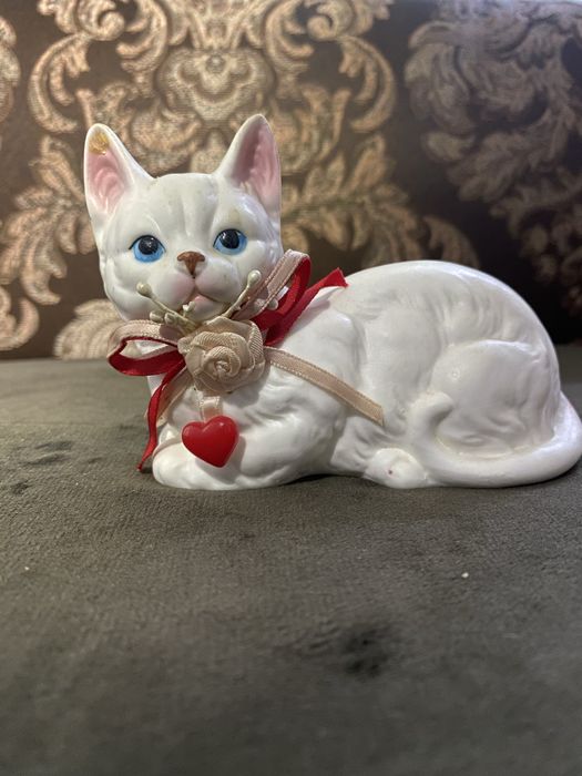 Продам фарфоровую кошку - 800 грн