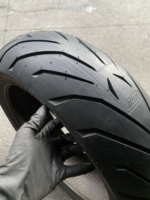 Pneu de mota 180/55/17 Pirelli Angel GT (NOVO)