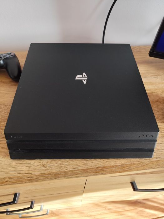 Sprzedam PS 4 pro