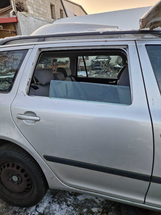 skoda octavia II kombi drzwi prawy tył 9102 prawe tylne