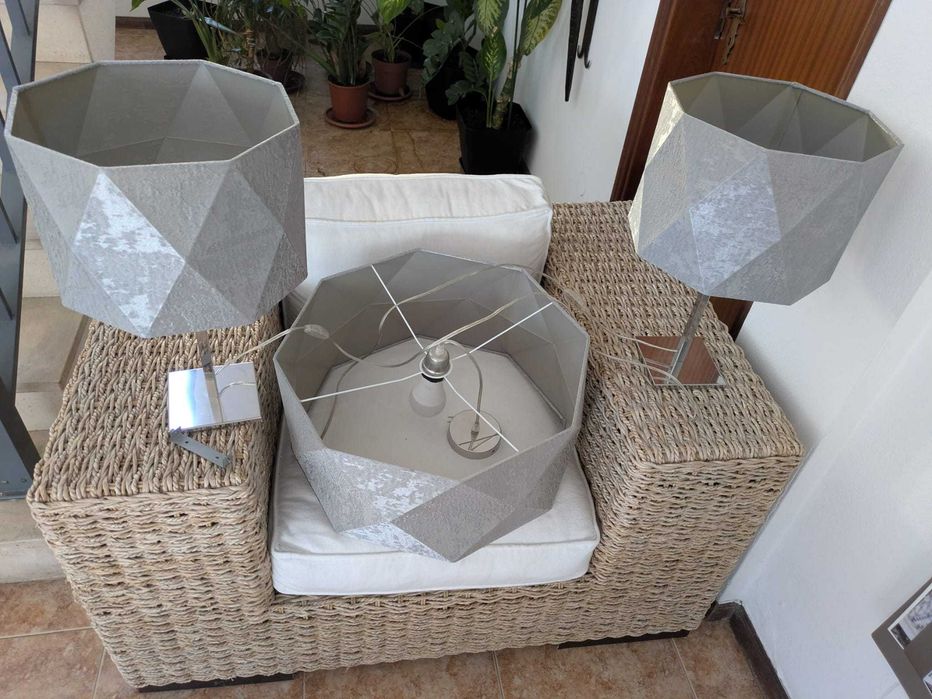 Conjunto de 3 Candeeiros Modernos com Abajur Geométrico – Excelente Estado