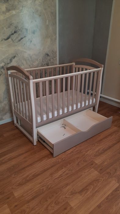 Дитяче ліжечко з матрацом та маятниковим механізмом. "Верес лд6"