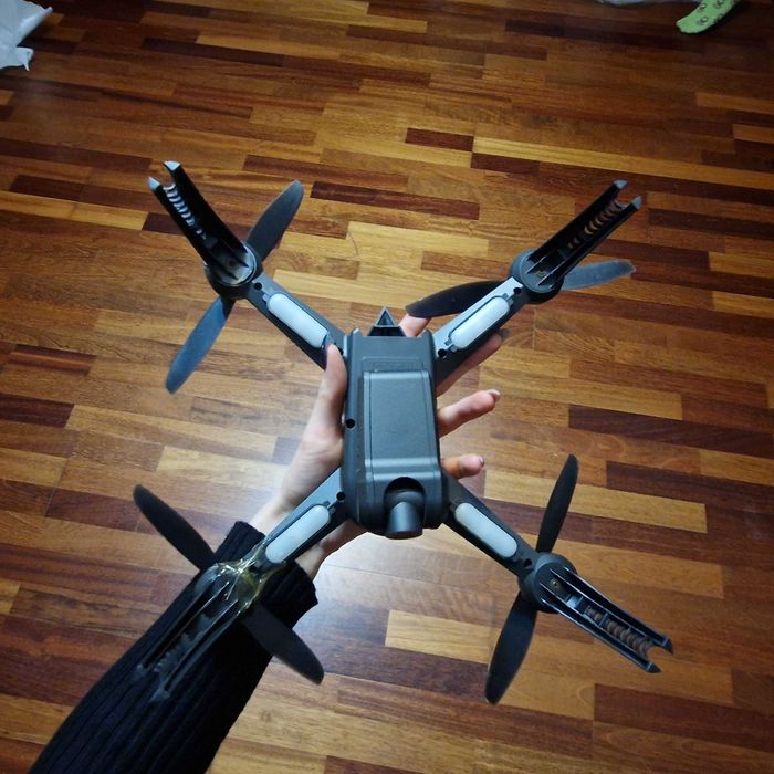 Dron MJX Bugs 5W GPS z kamerą + pilot, ładowarka i torba