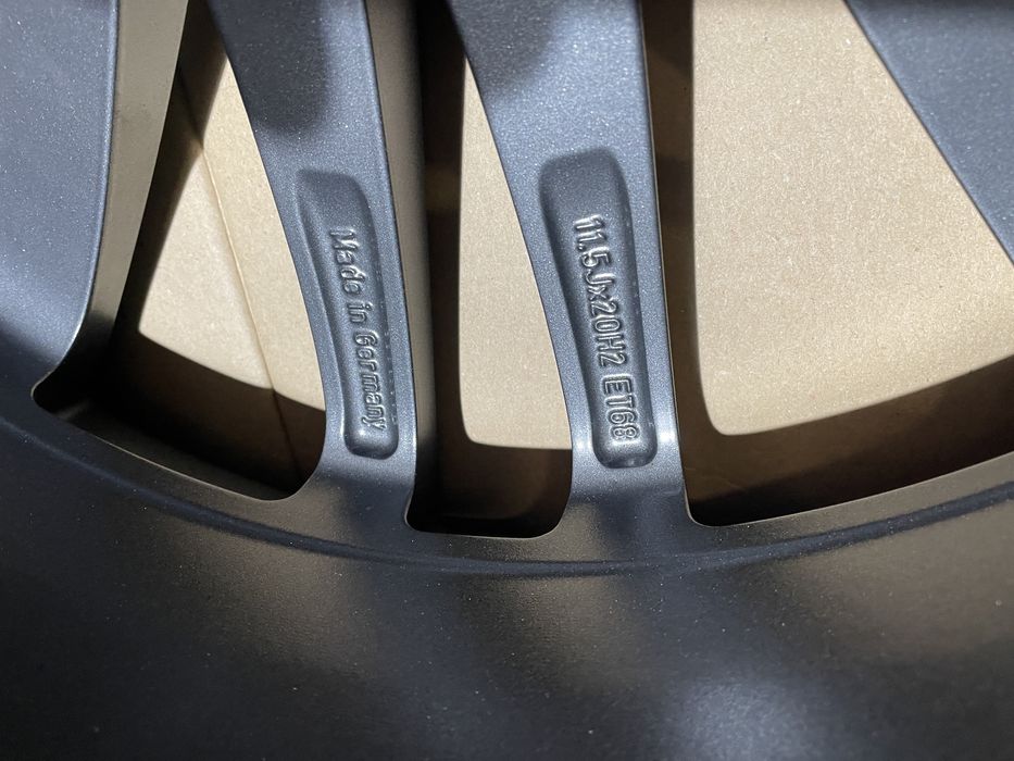 Conjunto 4 Jantes R20 c/ Pneus - Originais  Porsche Panamera