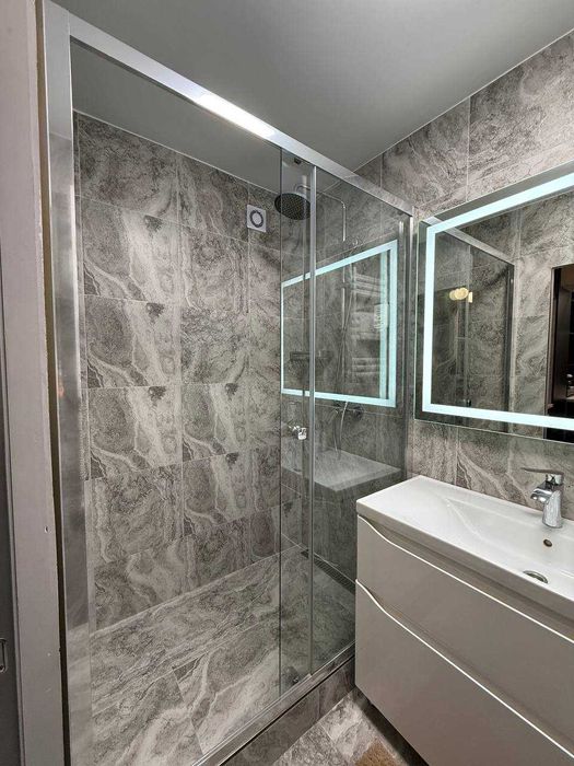 Апартаменти з балконом в центрі до 6 осіб на пр. Свободи