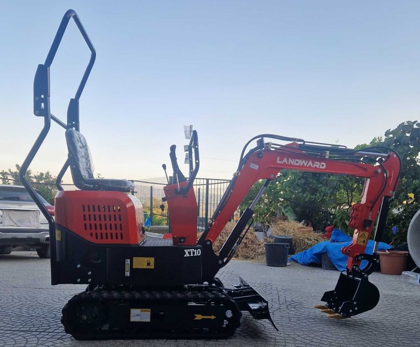 Mini escavadeira 1 ton  com 30 horas ainda com garantia 5500€ iva inc