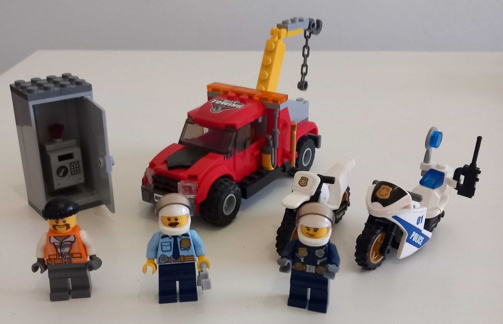 Lego City 60137 - Camião Reboque em dificuldades