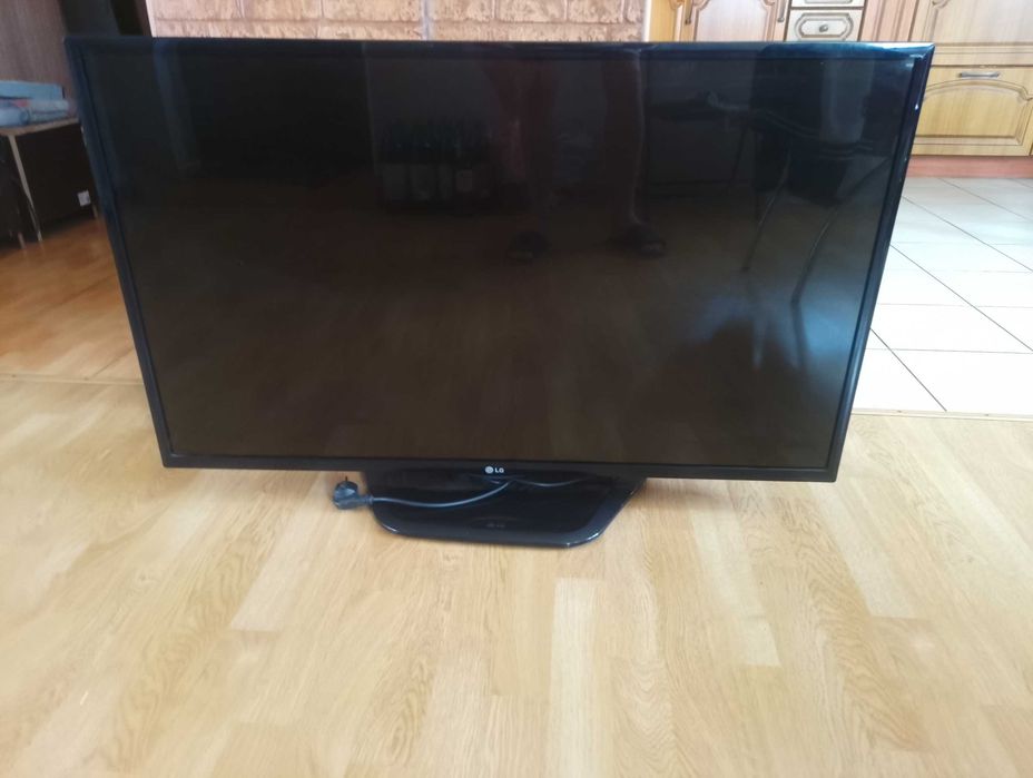 Продам телевизор LG 42 дюйма в отличном состоянии. Без СмартТВ!