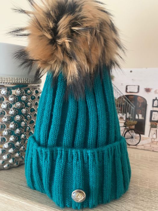 Czapka damska w kolorze turkusowym