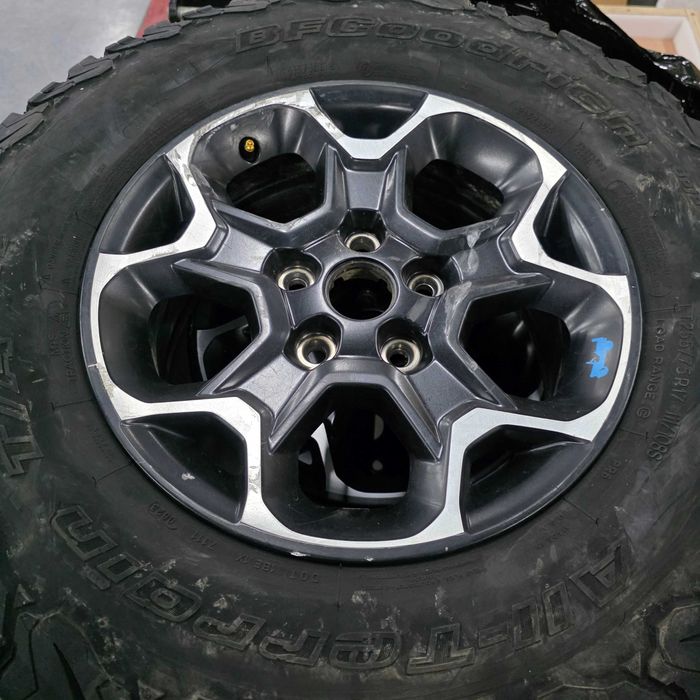 Koła jeep wrangler JL, oryginalne czujniki ciśnienia, dystanse