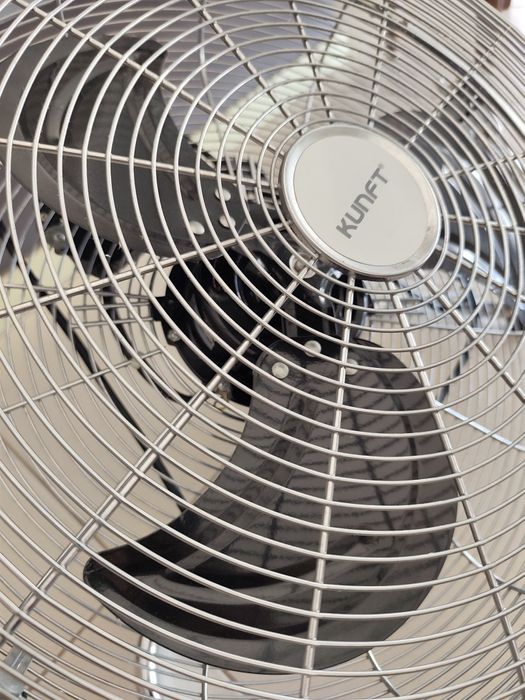 Ventoinha de chão Kunft 50cm de 110W