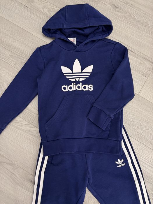 Костюм адідас adidas 4-5 р 110 см