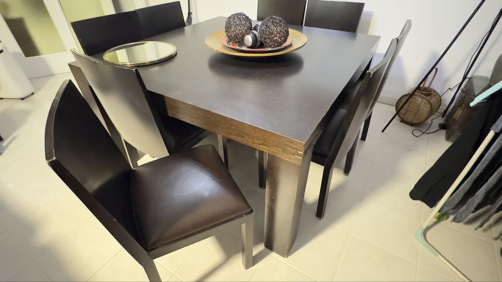 Mesa de sala jantar e 8 cadeiras