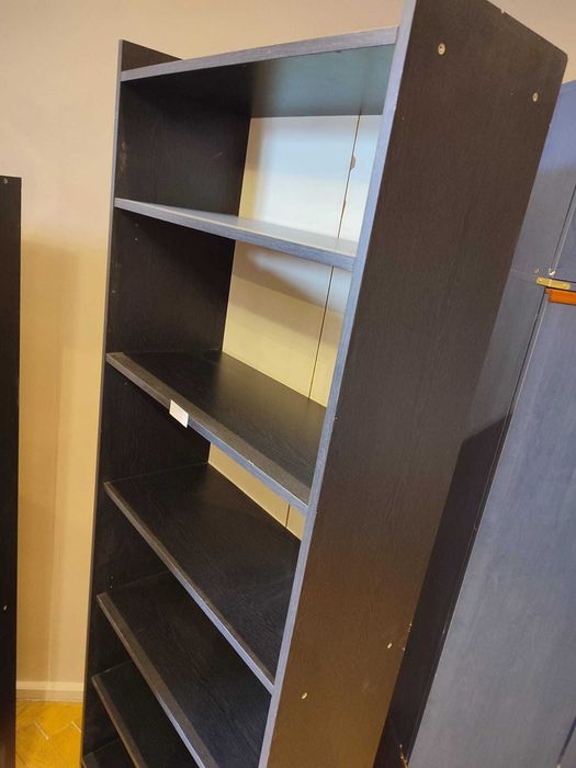 czarny regał z kompletu 5