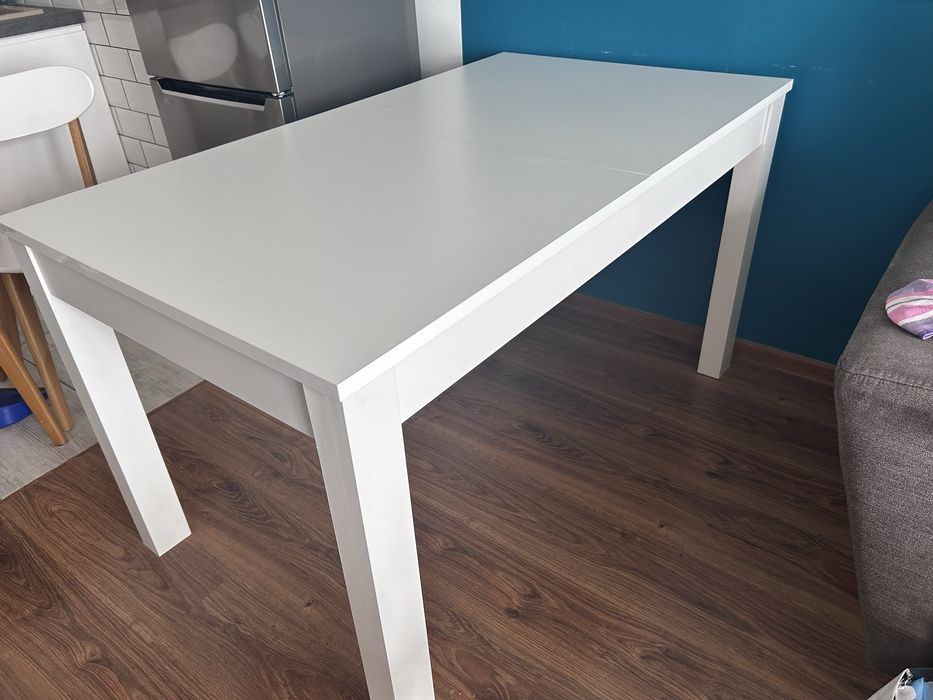Biały stół bez krzeseł 140x80