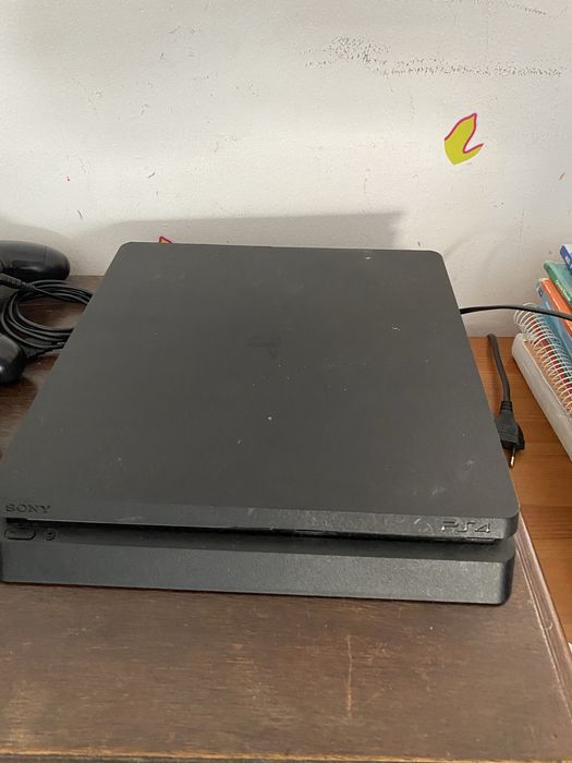 Ps4 slim + 2 comandos Troco por Algo de meu interesse