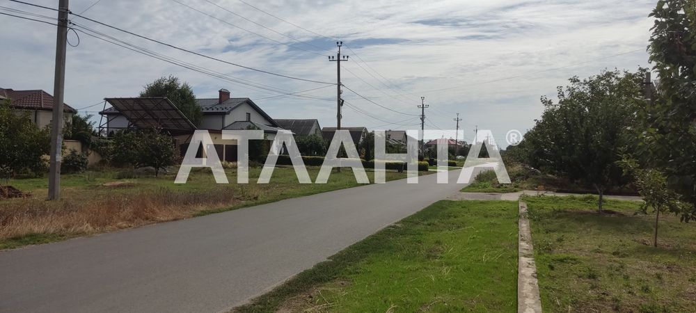 Угловой участок в застроенном районе. Рядом дома. Фонтанка, Тенистая