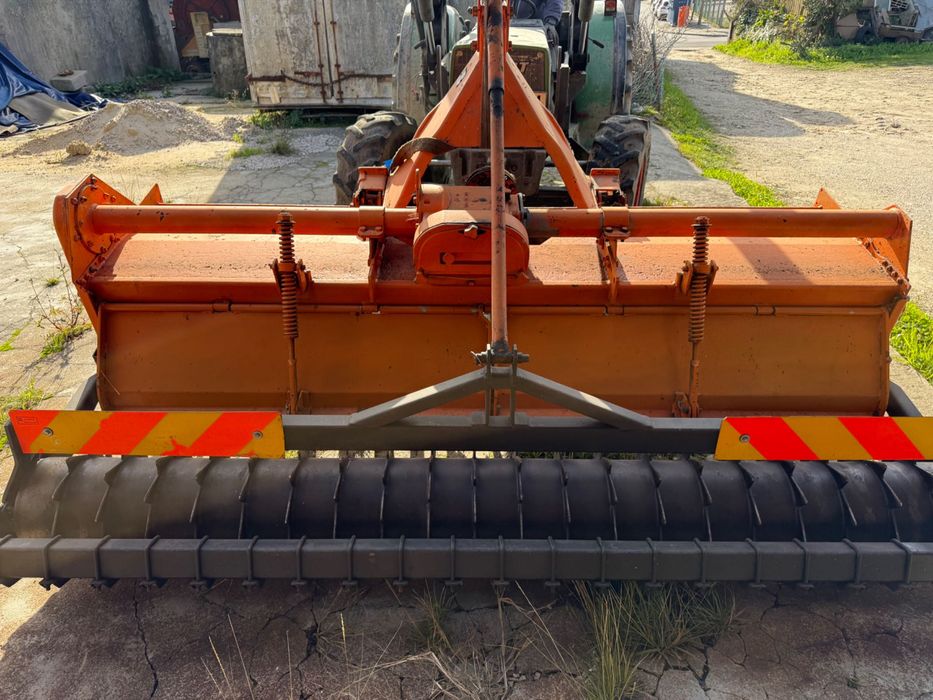 Rotofresa com facas novas