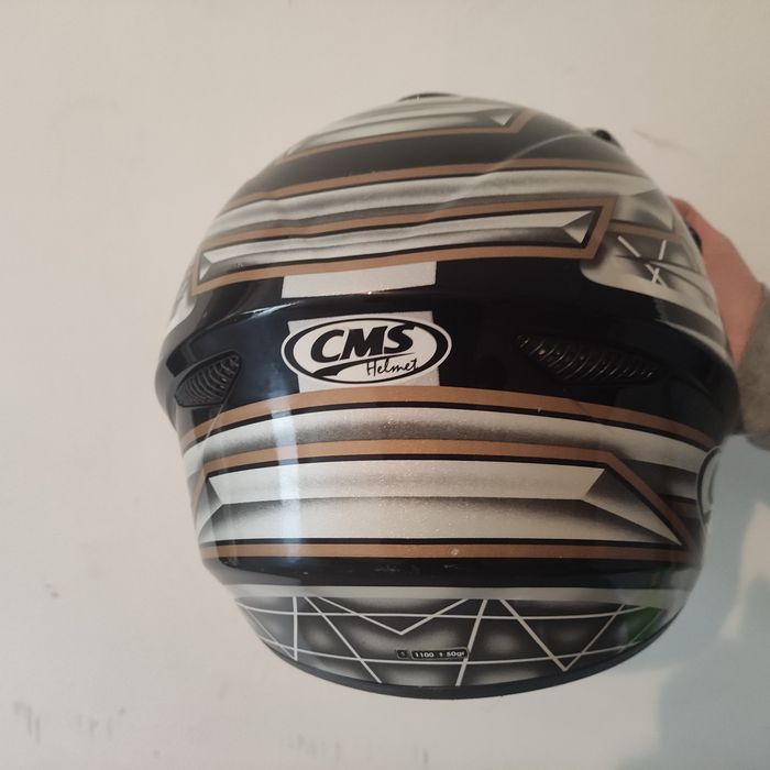 Capacete de mota para criança.