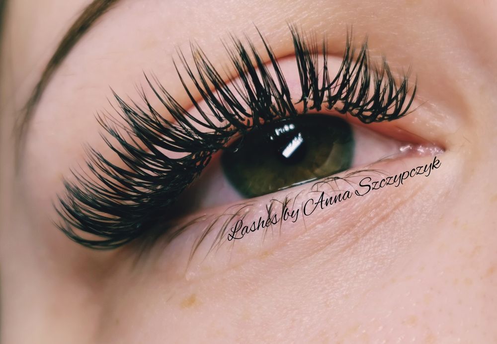 Stylizacja rzęs i brwi