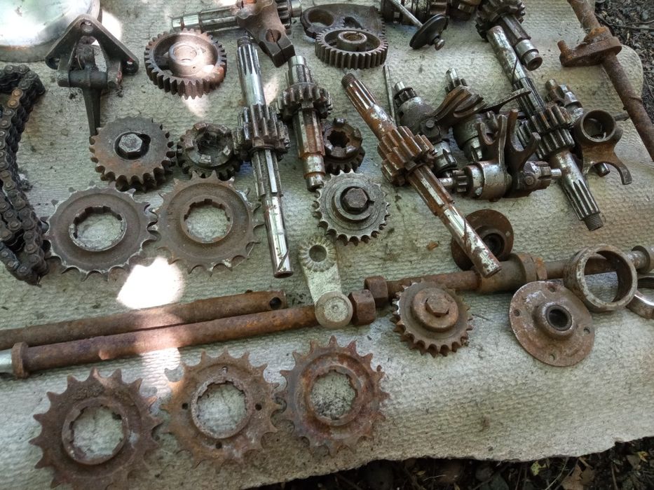 Продам шестерни и вилки КПП Иж