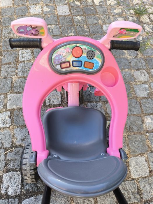 Triciclo cor de rosa da Feber