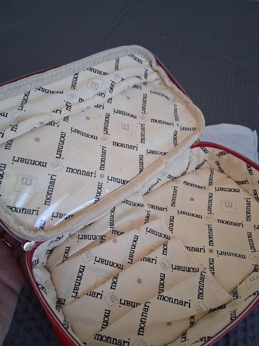 Nowa kosmetyczka Monnari czerwona piętrowa saszetka kuferek