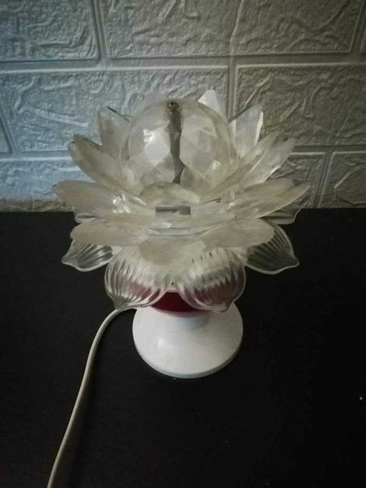 Sprzedam kwiatek swiecacy i krecący sie