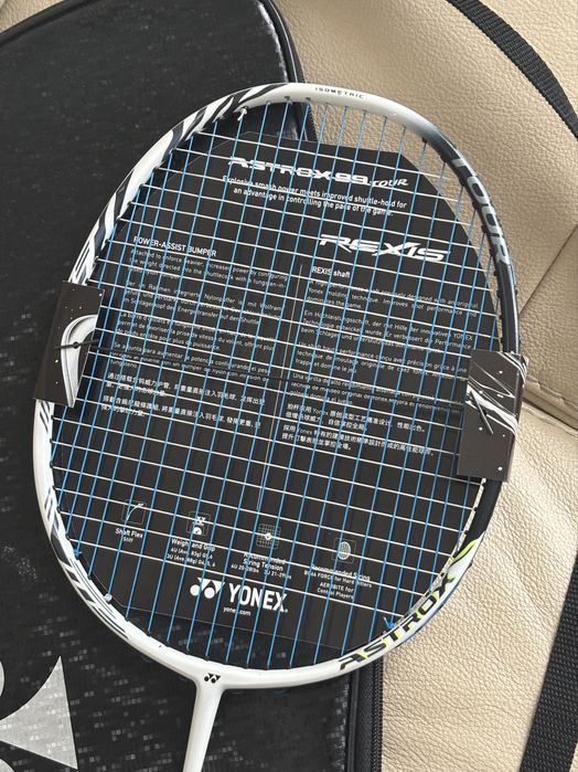 Rakieta Yonex Astrox 99 Tour do badmintona paletka